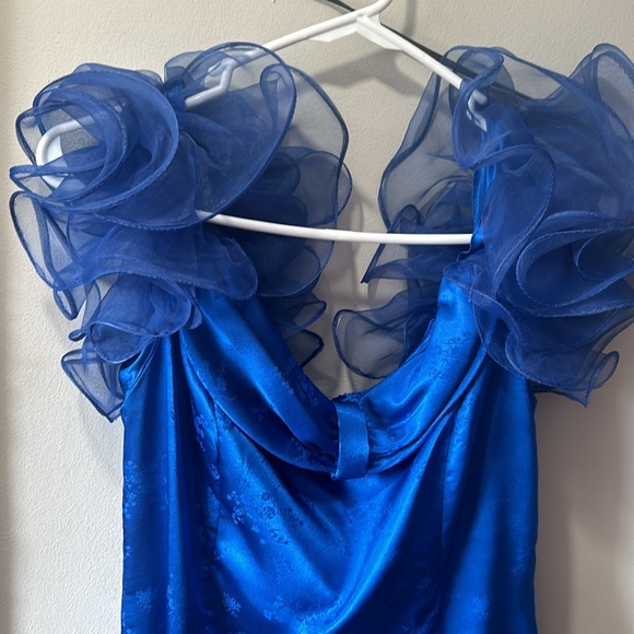 elegant royal blue dress with gorgeous fluffy sleeves strap - Picture 6 of 9